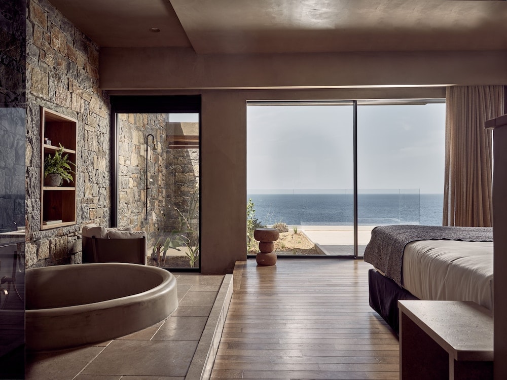 Acro Wellness Suites - Adults Only
